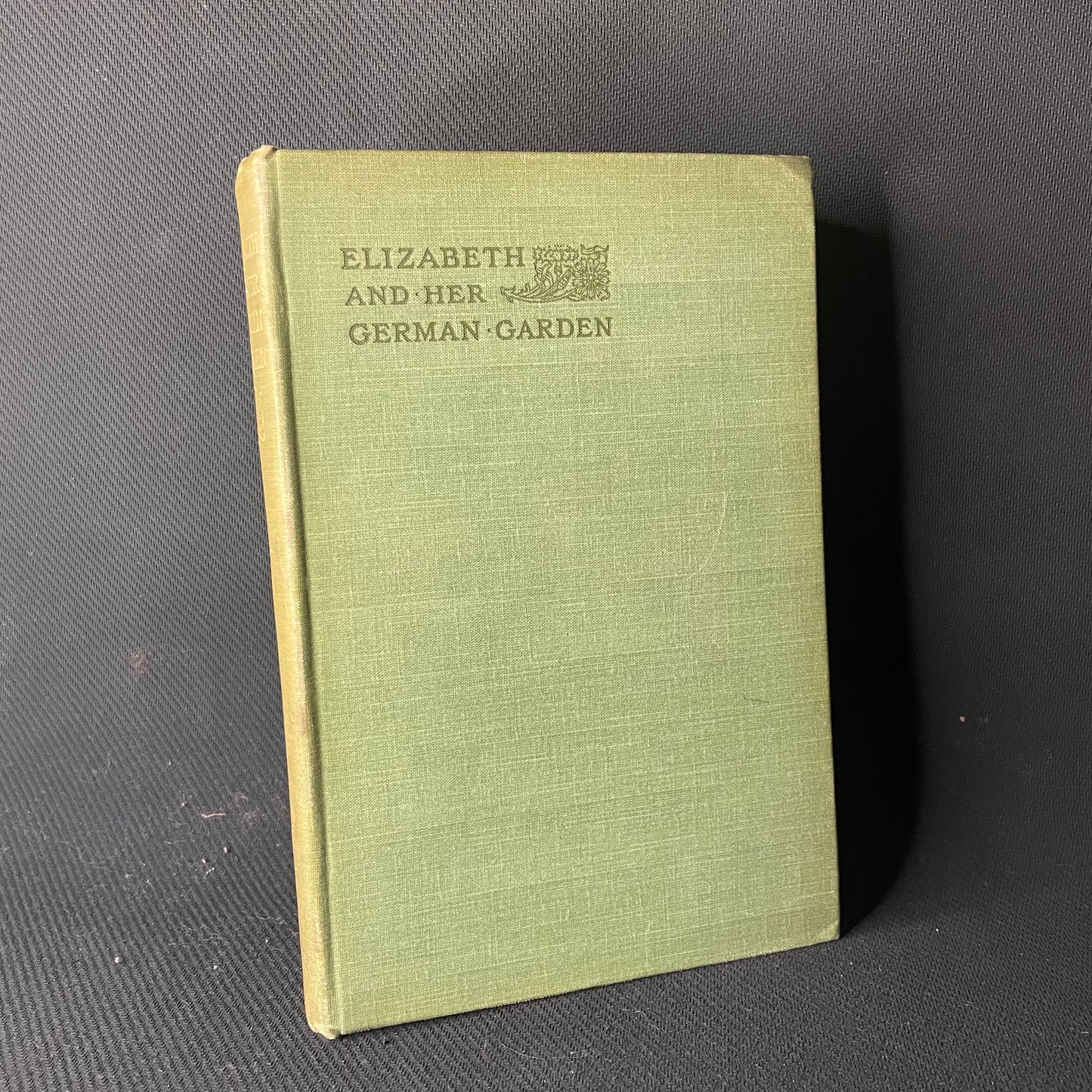 Elizabeth and her German Garden. Elizabeth Von Arnim