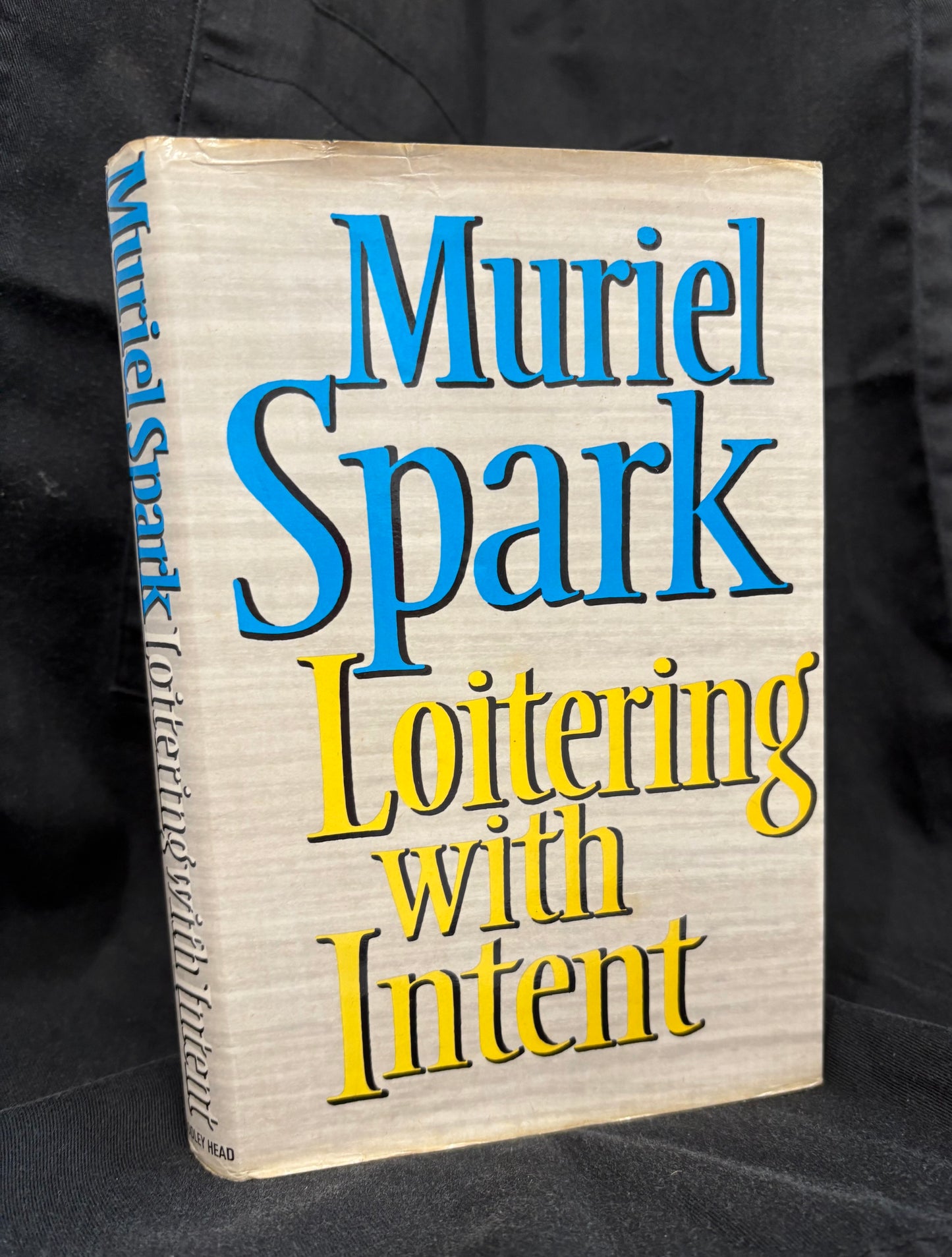 Loitering with Intent.           Muriel Spark